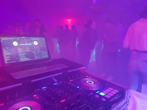 DJ Controller mit LED Effekten
